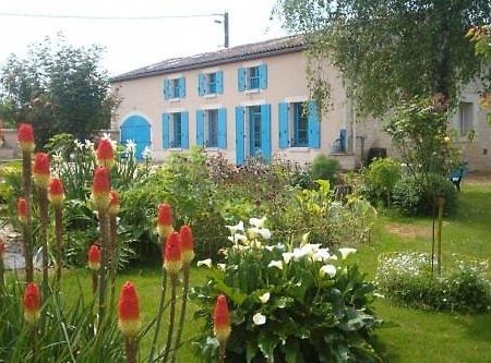 Maison D'Hotes La Chabanaise - Marais Poitevin Cramchaban Bagian luar foto
